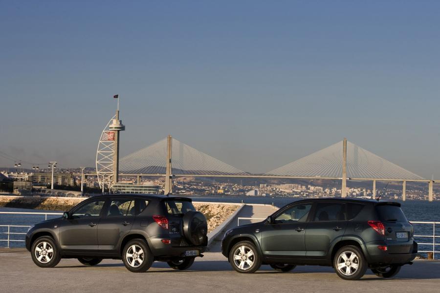  Toyota RAV4 2005 года  (фото 65 из 172)